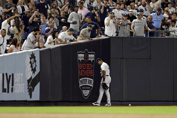 Hicks benched after missing 2 flies in Yanks' loss to Rays