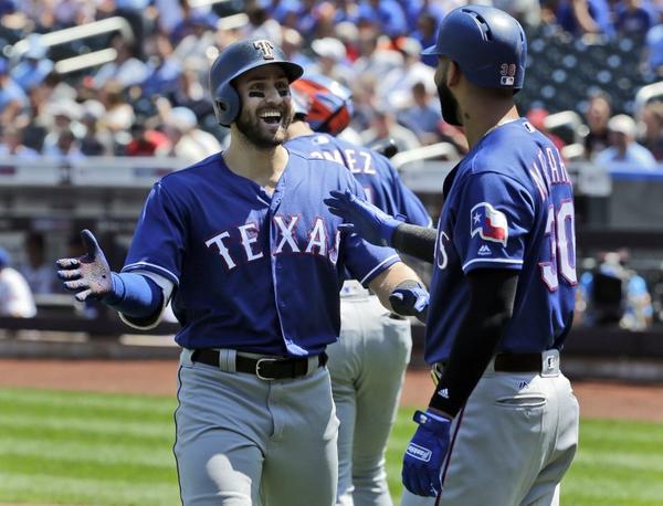 Perez leads Rangers over Mets 5-1 for 2-game split
