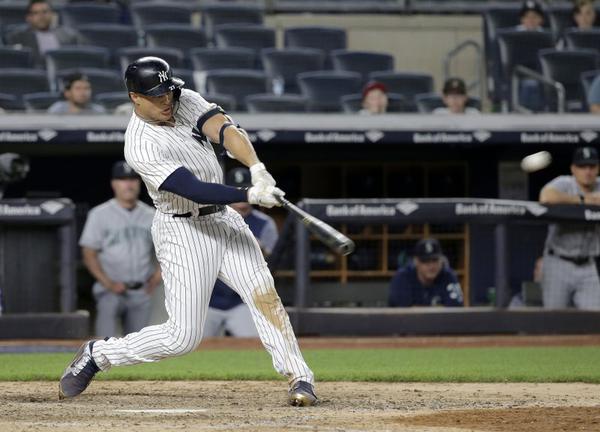 Stanton hits walk-off HR, Yankees rally past Mariners 7-5